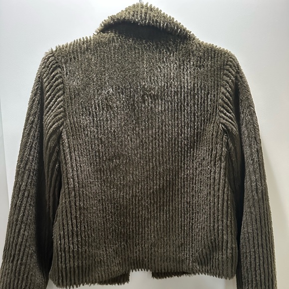 MINKPINK Olive Green Faux Fur Jacket 🫒 - Picture 2 of 3